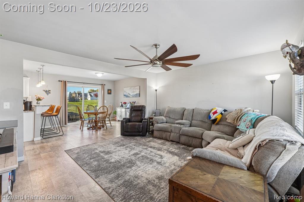 2885 Berkshire Street Property Photo 4