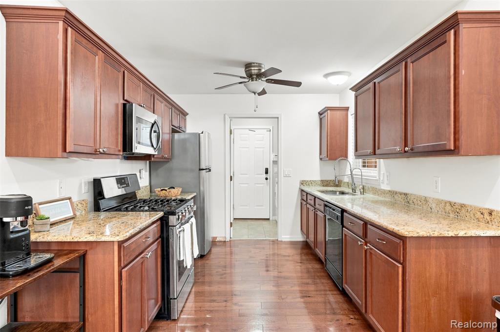 13469 Shire Lane Property Photo 13
