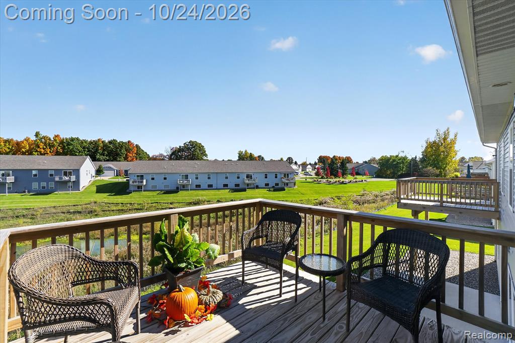 1534 N Village Circle Property Photo 2