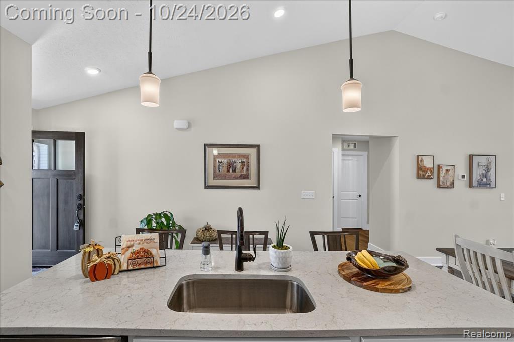 1534 N Village Circle Property Photo 11