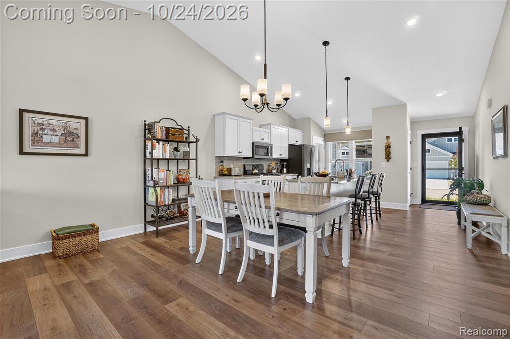 1534 N Village Circle Property Photo 16