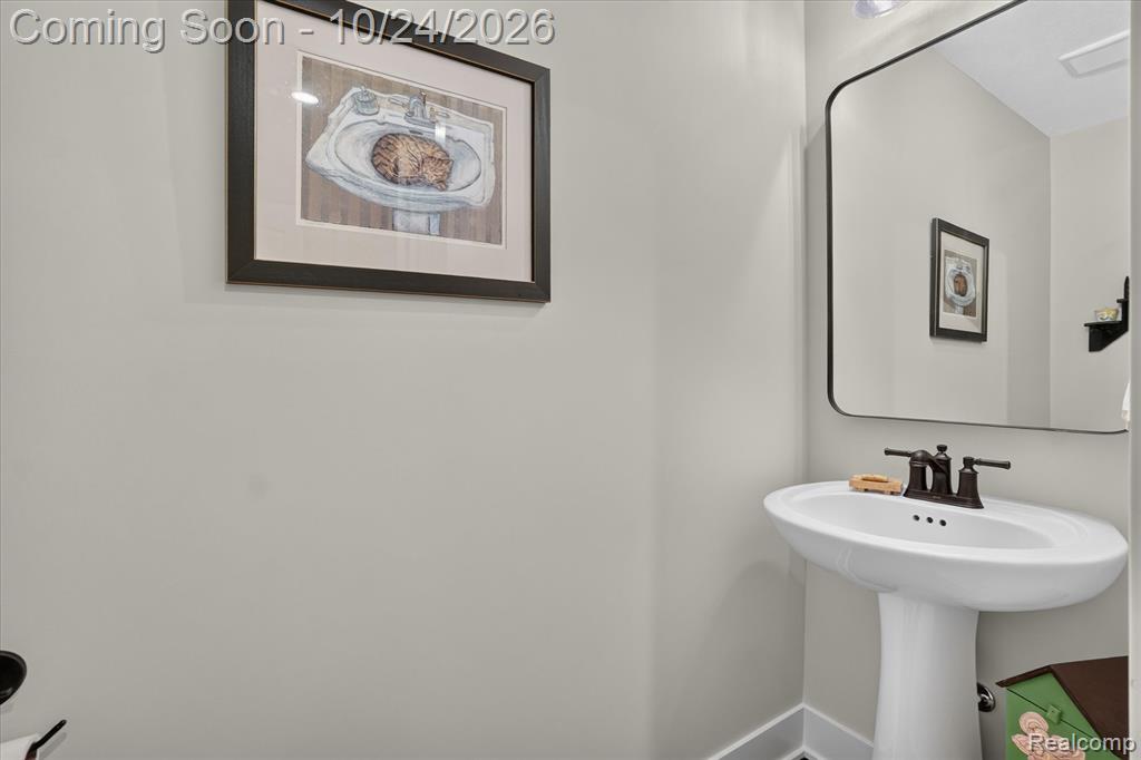 1534 N Village Circle Property Photo 21