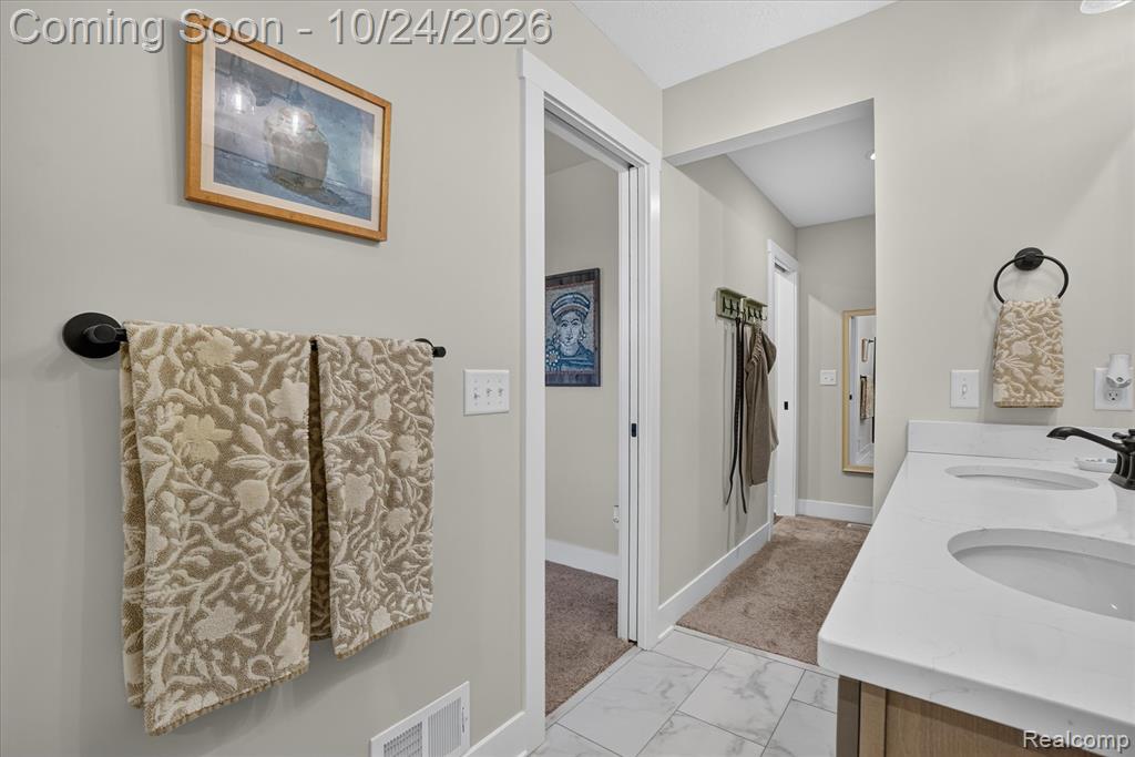 1534 N Village Circle Property Photo 24