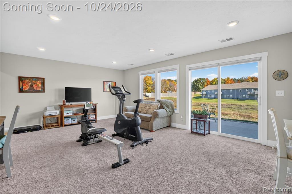 1534 N Village Circle Property Photo 32