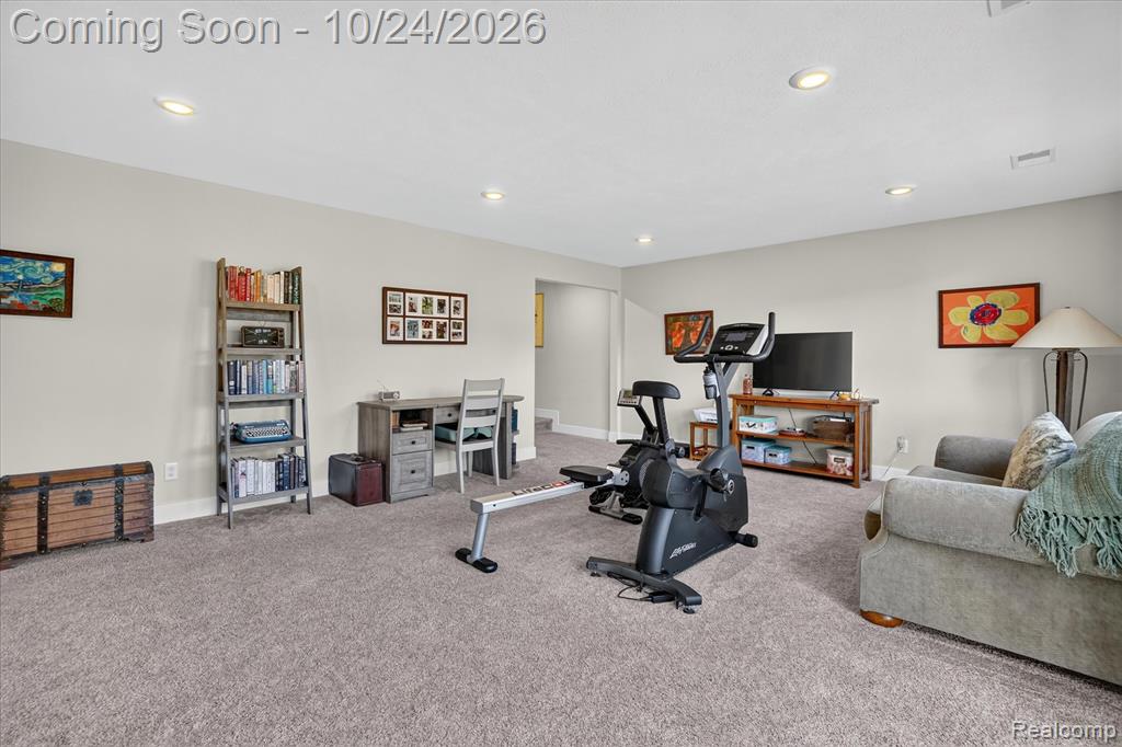 1534 N Village Circle Property Photo 33