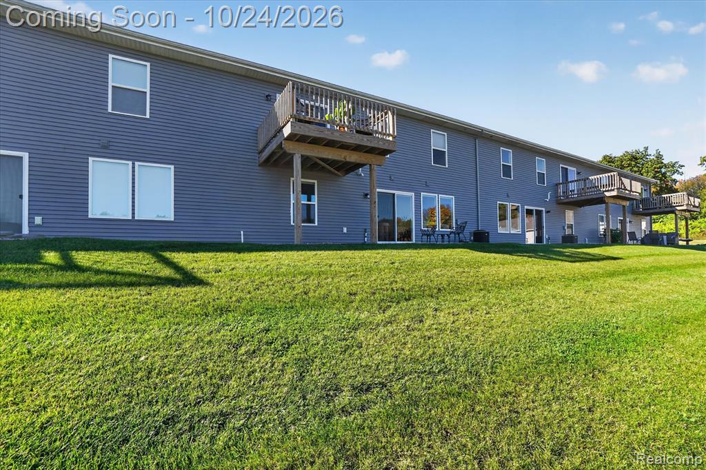 1534 N Village Circle Property Photo 41