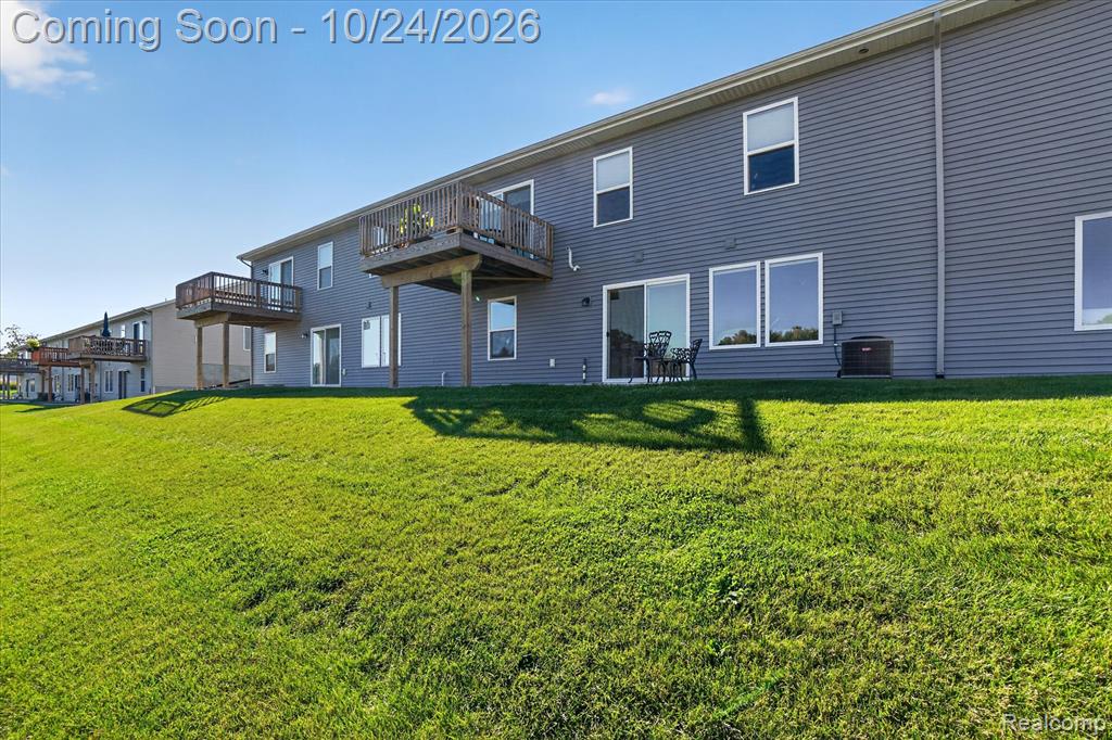 1534 N Village Circle Property Photo 43