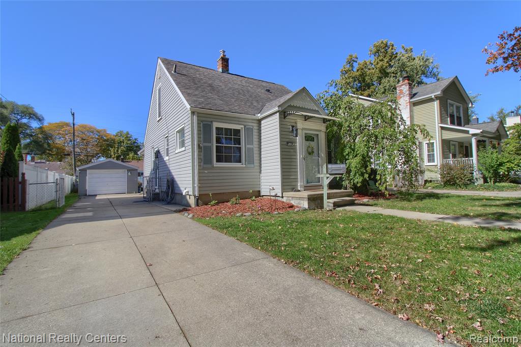 2463 Cummings Avenue Property Photo 2