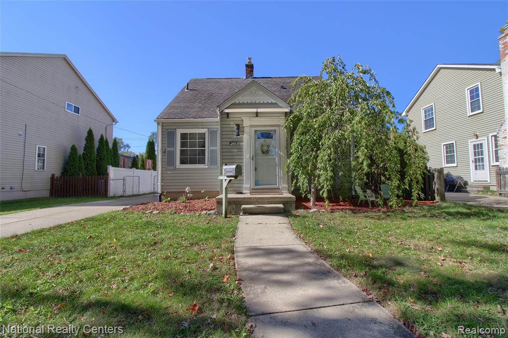 2463 Cummings Avenue Property Photo 3