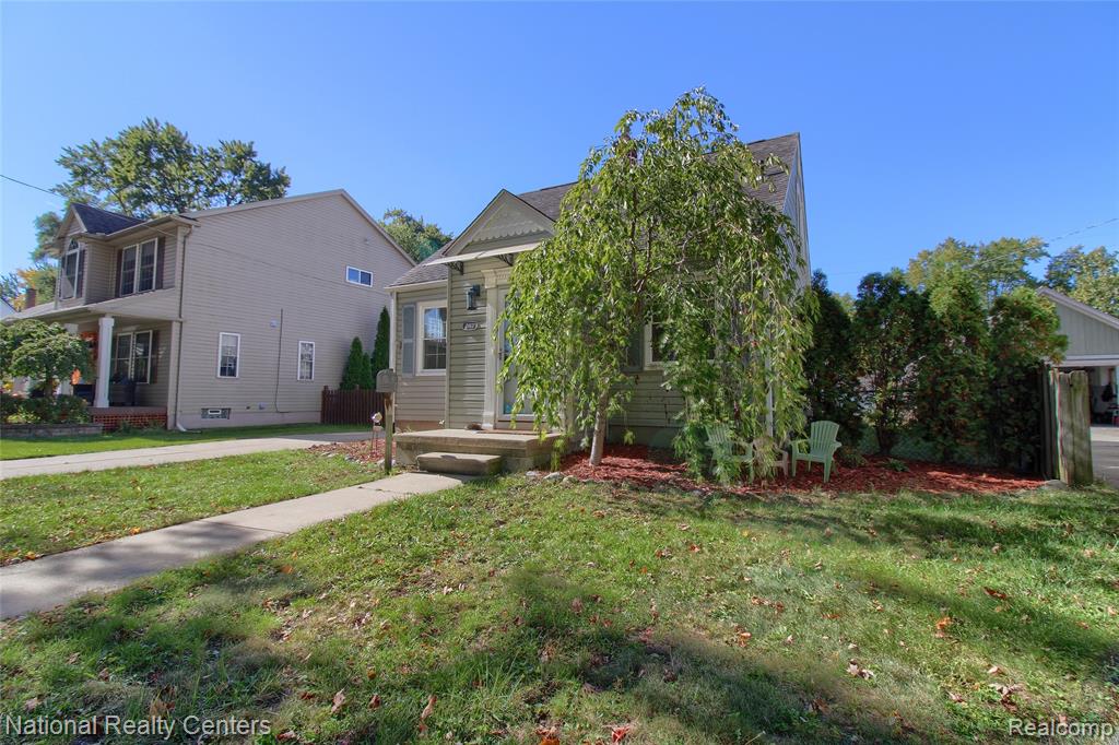 2463 Cummings Avenue Property Photo 4