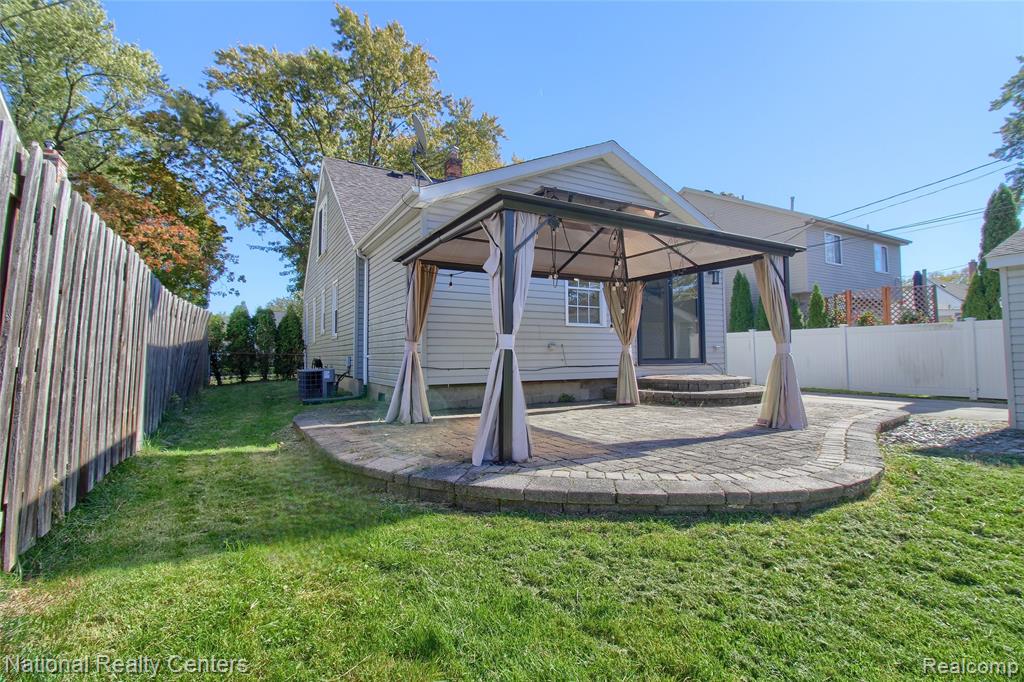 2463 Cummings Avenue Property Photo 5