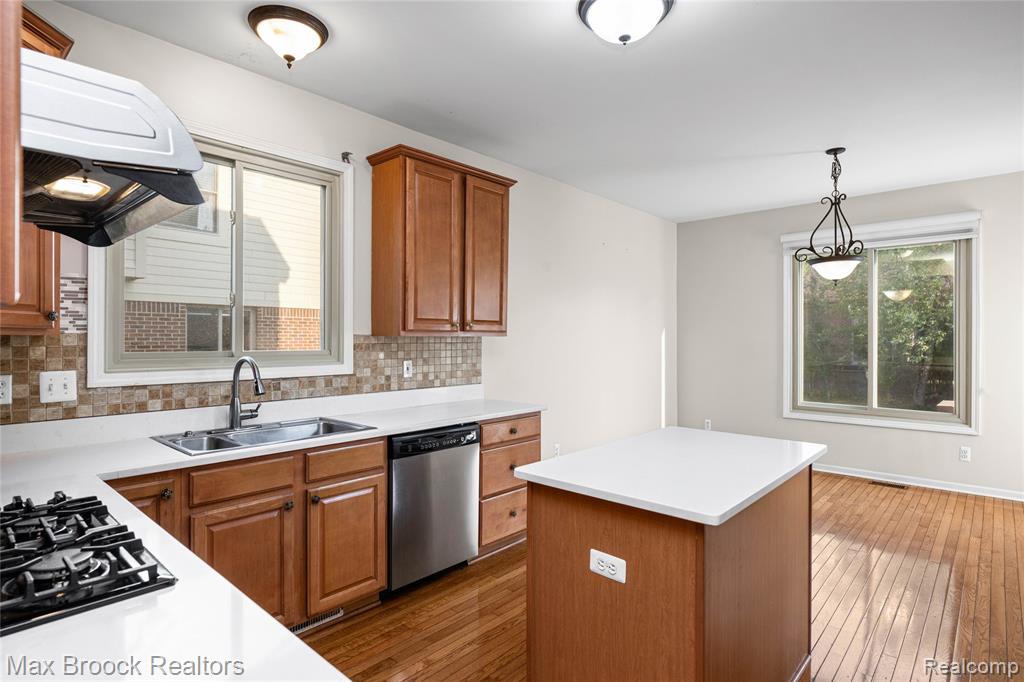 41605 Burroughs Avenue Property Photo 15