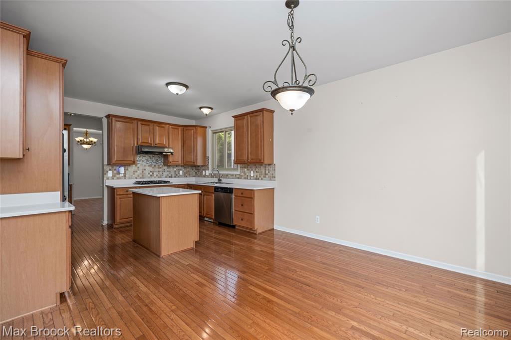 41605 Burroughs Avenue Property Photo 19