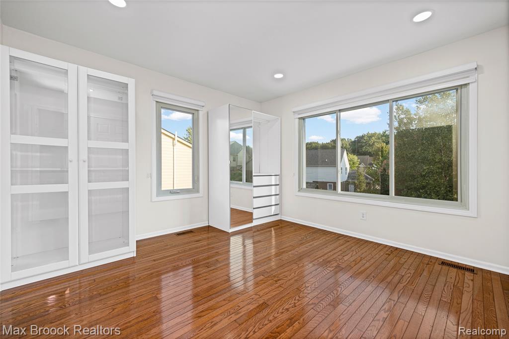 41605 Burroughs Avenue Property Photo 33