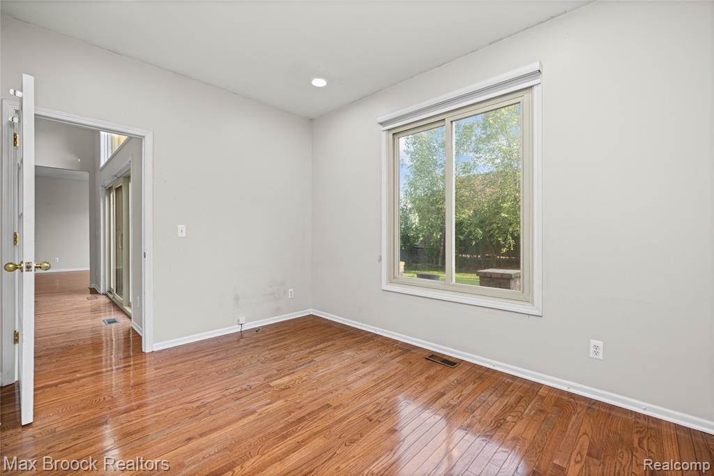 41605 Burroughs Avenue Property Photo 38
