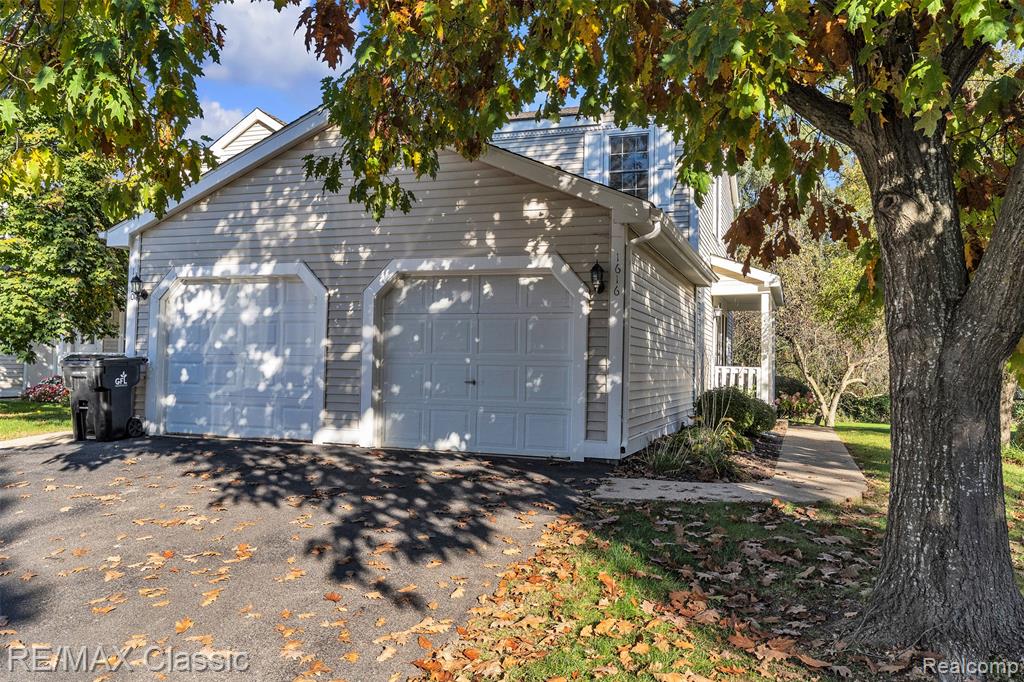 1616 Golden Lane Property Photo 1
