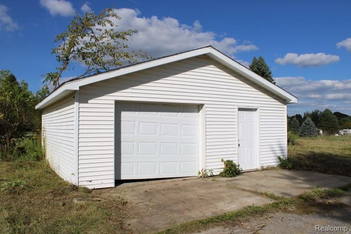 1300 Connell Road Property Photo 6
