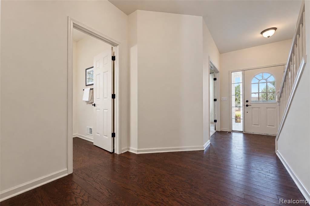 27363 Victoria Road Property Photo 4