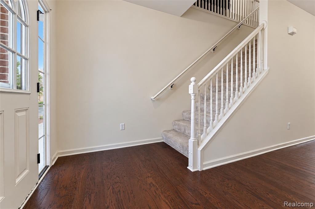 27363 Victoria Road Property Photo 5