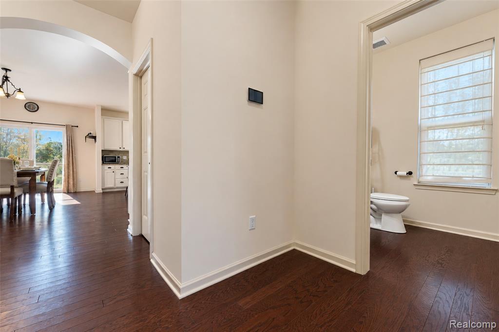 27363 Victoria Road Property Photo 9