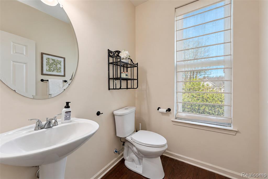 27363 Victoria Road Property Photo 10