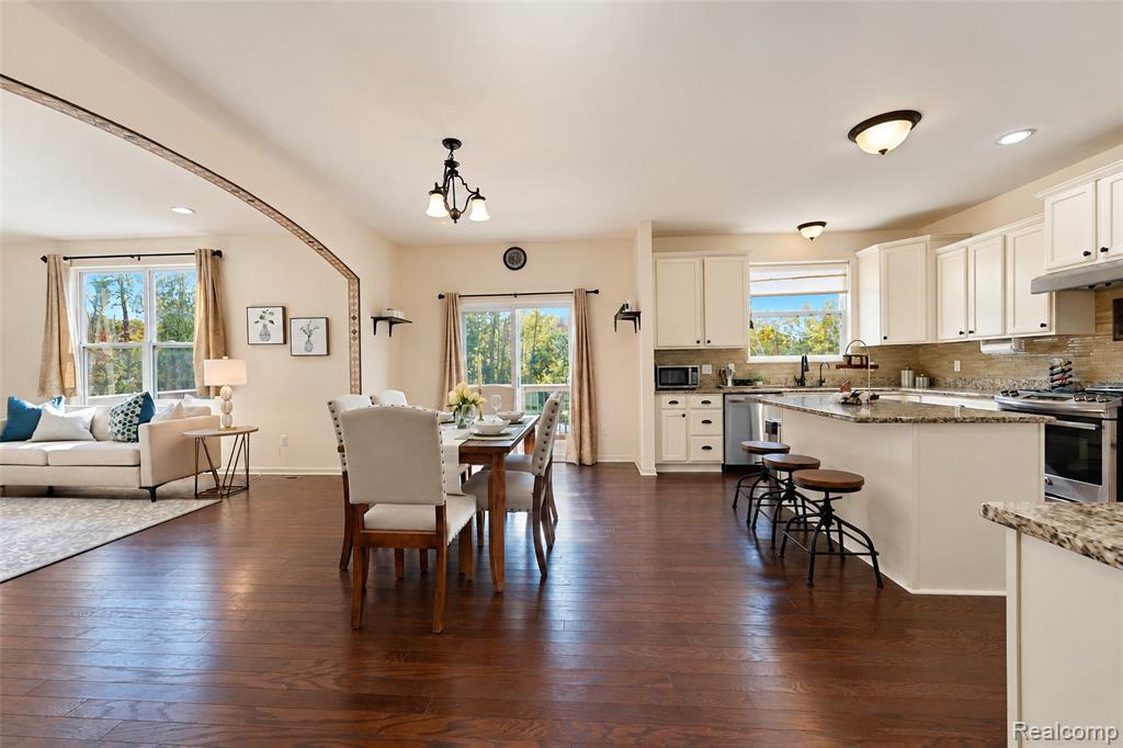 27363 Victoria Road Property Photo 11