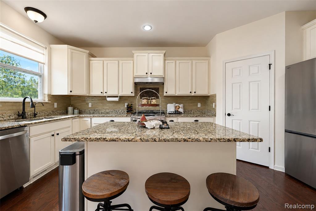 27363 Victoria Road Property Photo 13