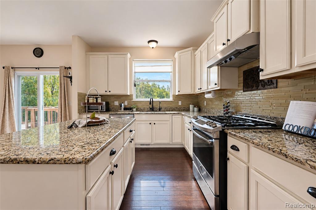 27363 Victoria Road Property Photo 16