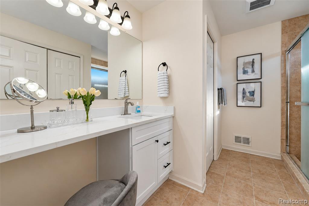 27363 Victoria Road Property Photo 40