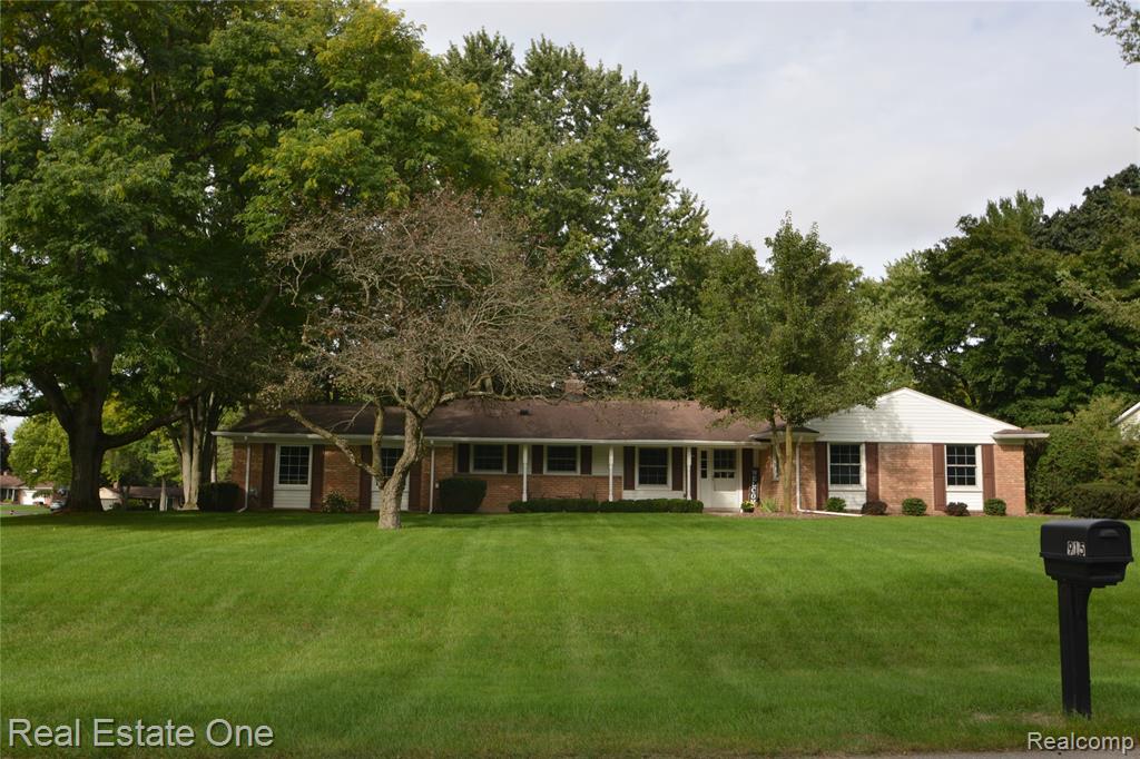 915 Ironstone Drive Property Photo 2