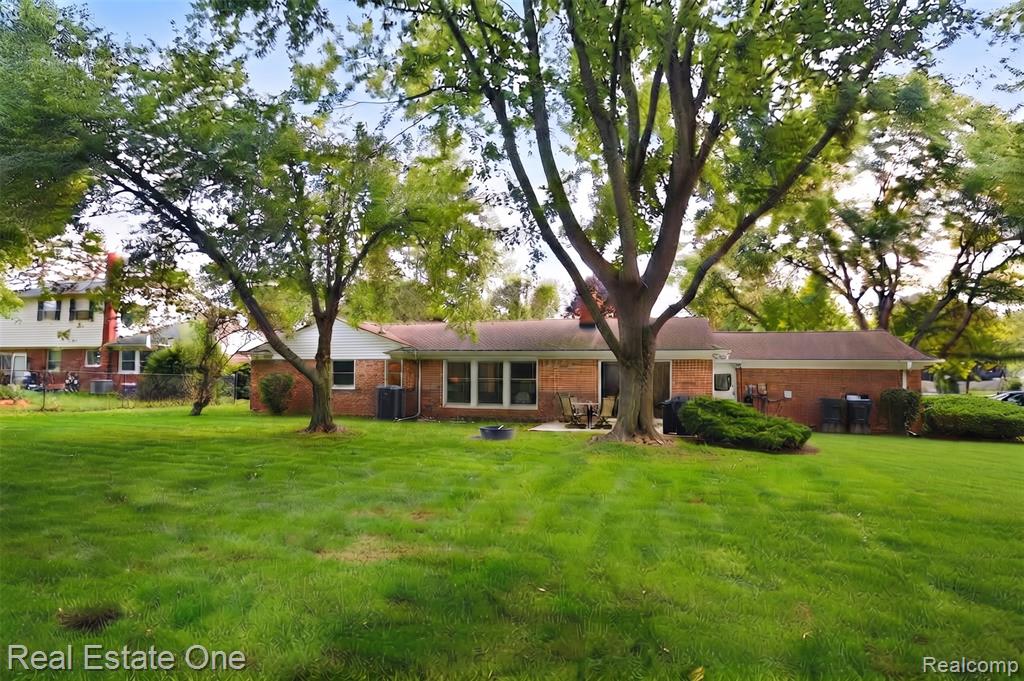 915 Ironstone Drive Property Photo 3