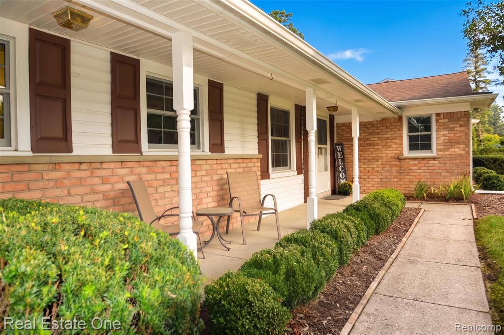 915 Ironstone Drive Property Photo 4