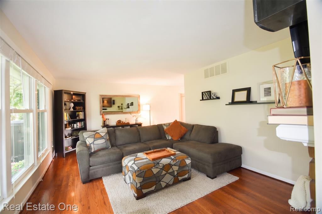 915 Ironstone Drive Property Photo 6