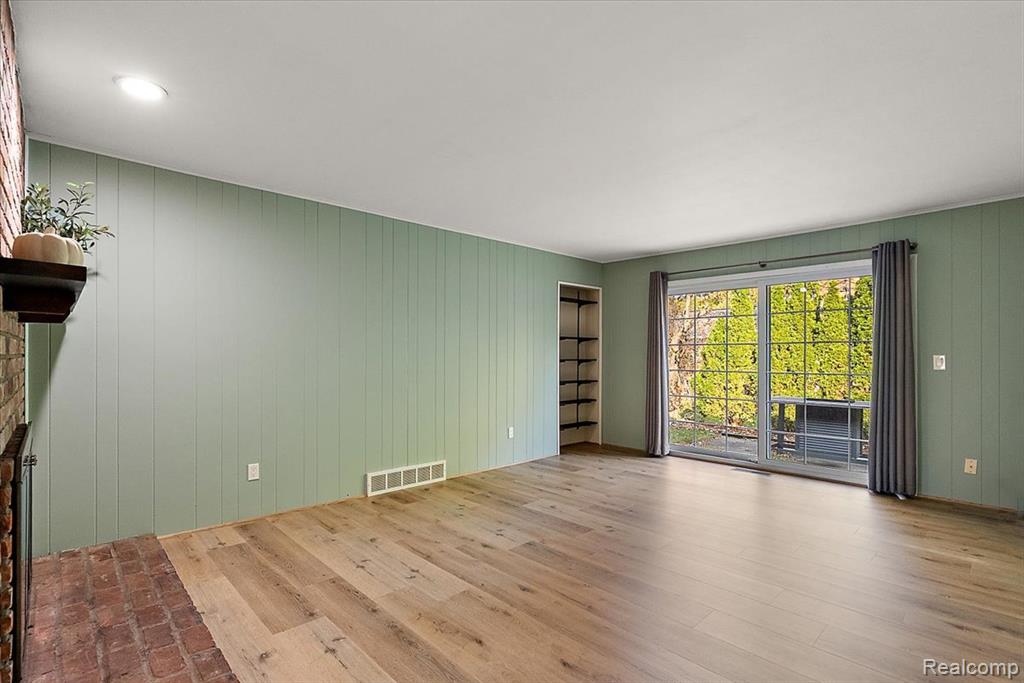 31192 Sunset Court Property Photo 6