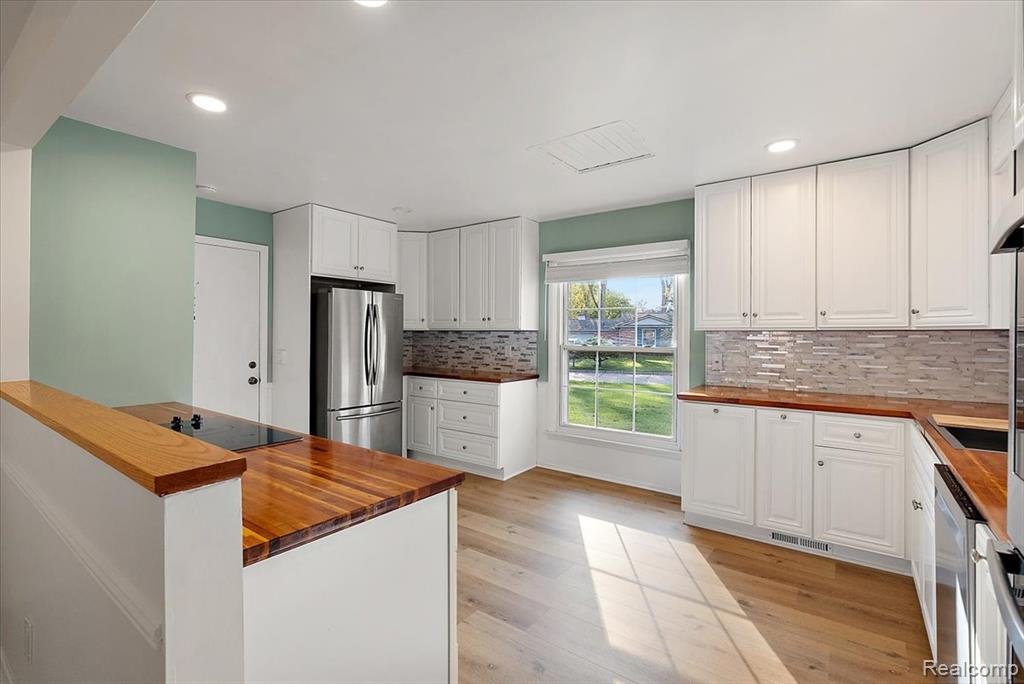 31192 Sunset Court Property Photo 8