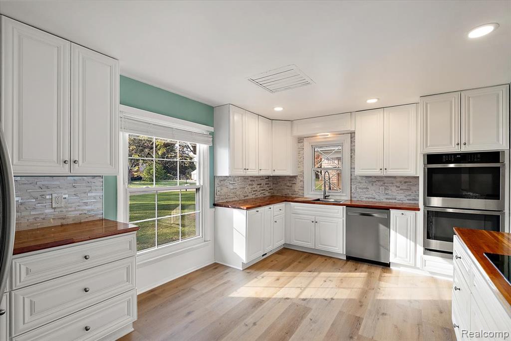 31192 Sunset Court Property Photo 10