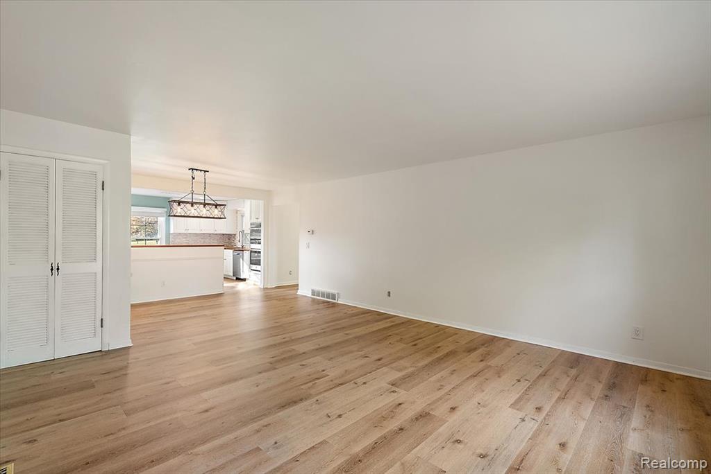 31192 Sunset Court Property Photo 12