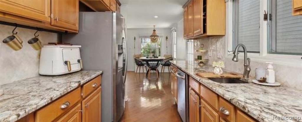 313 N Castell Avenue Property Photo 8