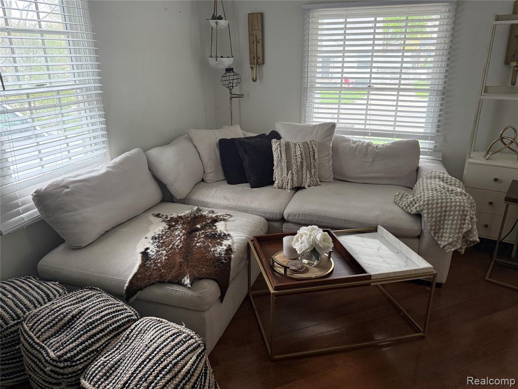 313 N Castell Avenue Property Photo 10