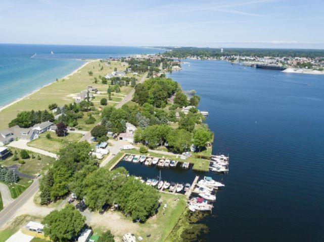 846 S Lakeshore Drive Property Photo 2