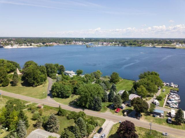 846 S Lakeshore Drive Property Photo 3