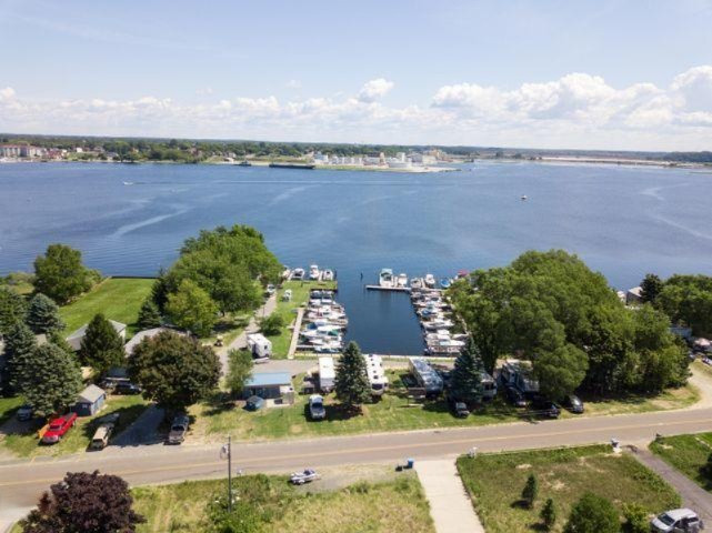 846 S Lakeshore Drive Property Photo 4