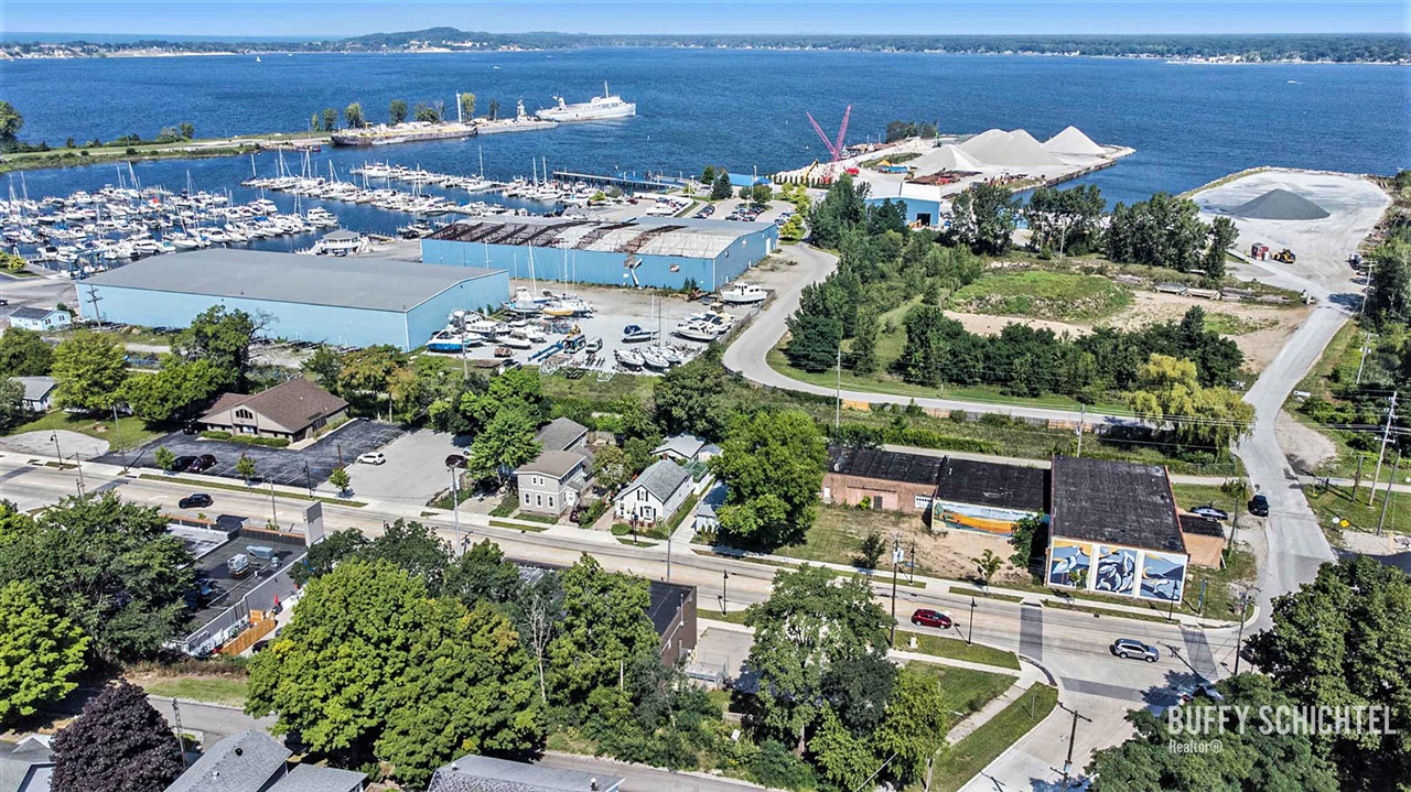 1812 Lakeshore Drive Property Photo 2