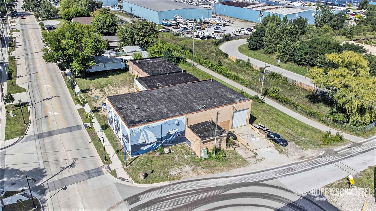 1812 Lakeshore Drive Property Photo 6