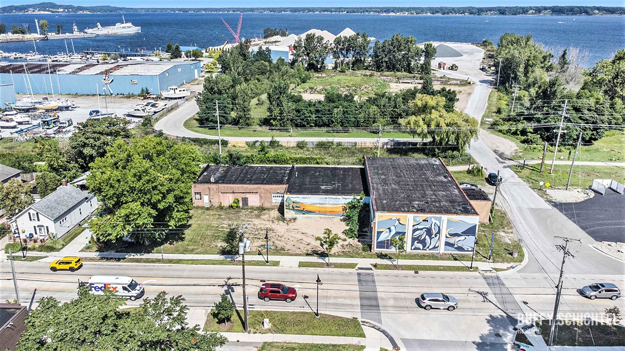 1812 Lakeshore Drive Property Photo 7