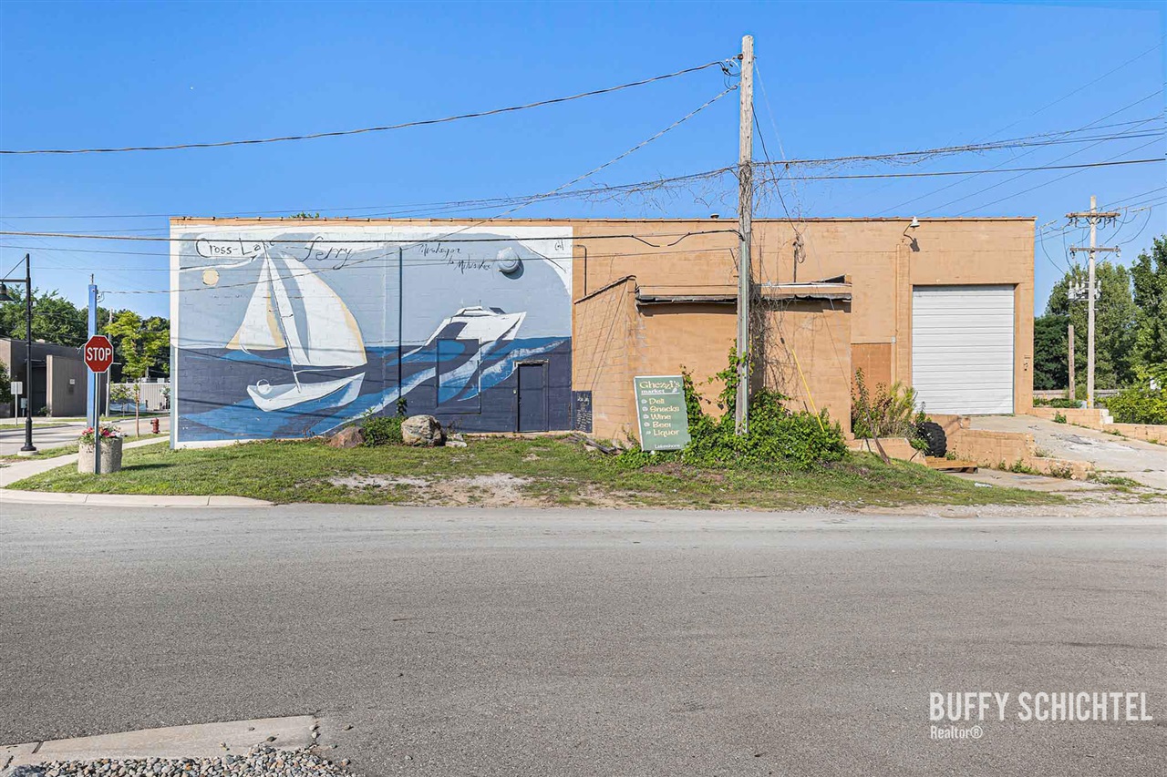 1812 Lakeshore Drive Property Photo 8
