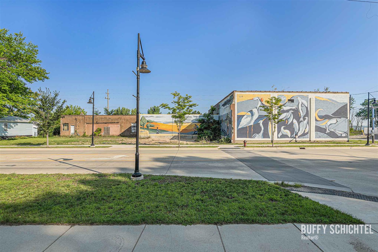 1812 Lakeshore Drive Property Photo 9