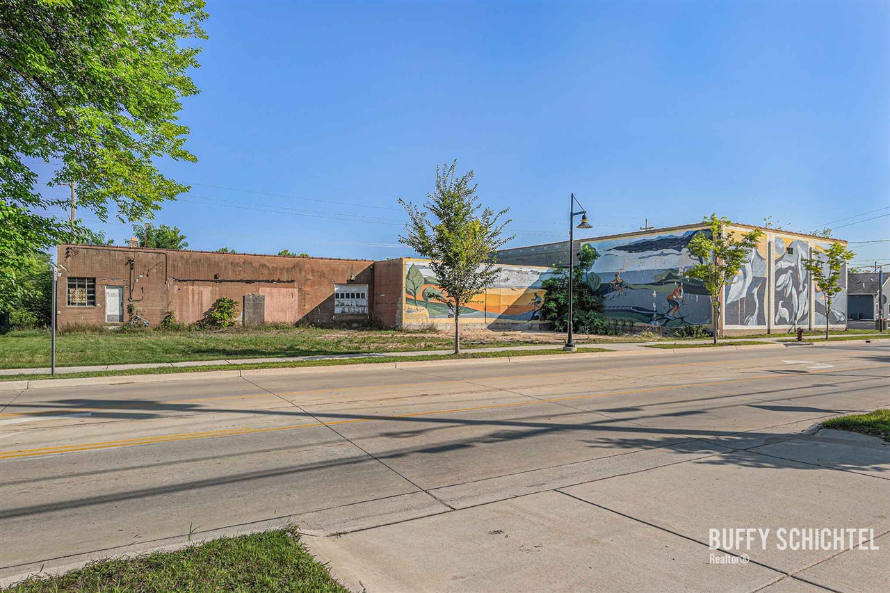 1812 Lakeshore Drive Property Photo 11