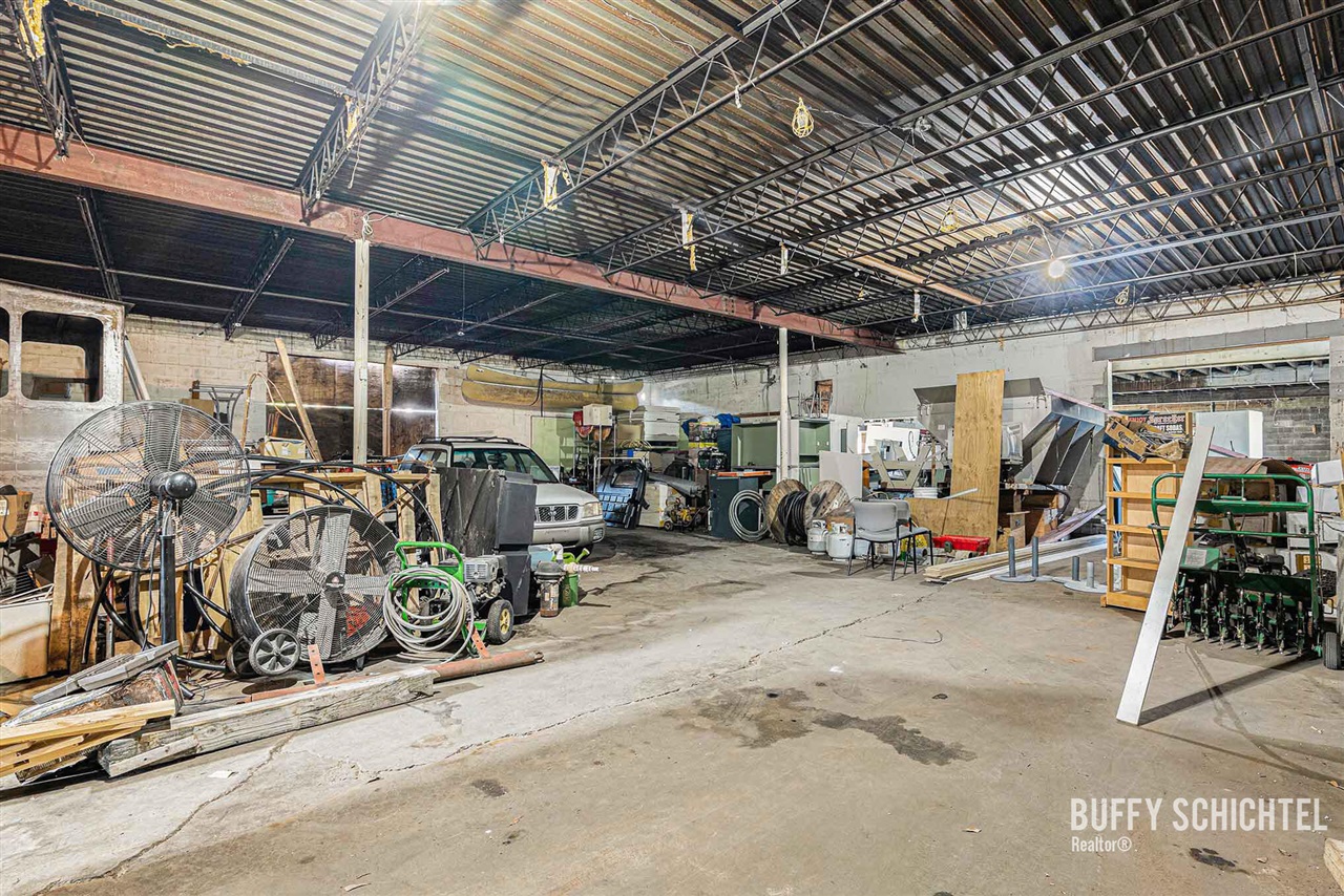 1812 Lakeshore Drive Property Photo 14