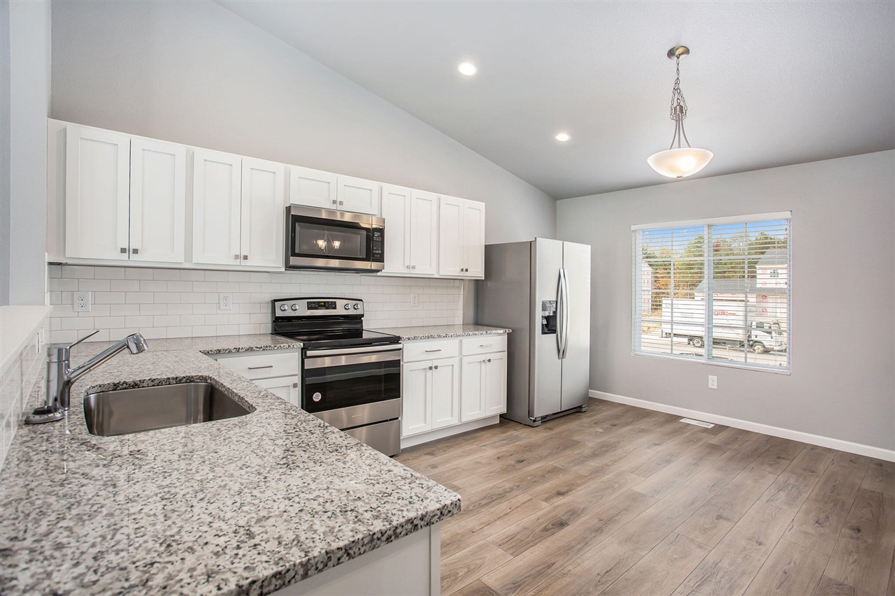 56 Thompson Boulevard Property Photo 7